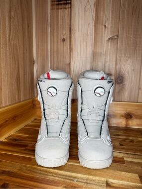 Vans Women's Vans SnowboardBoots with dual Boa Dials